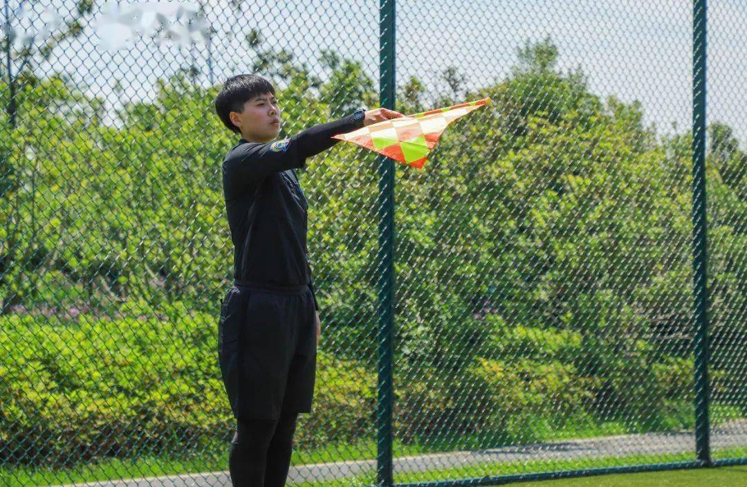 冬青奥会：中国队包揽短道速滑女子1500米冠亚军